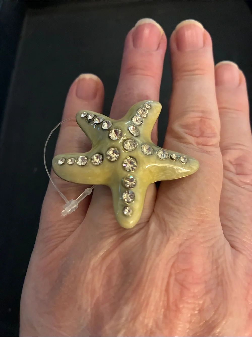 Starfish Cocktail Stretch Ring with Rhinestones - Yellow Green